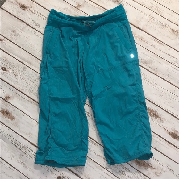 Lululemon Studio Crop *Unlined
Blue Tropics - Picture 2 of 3